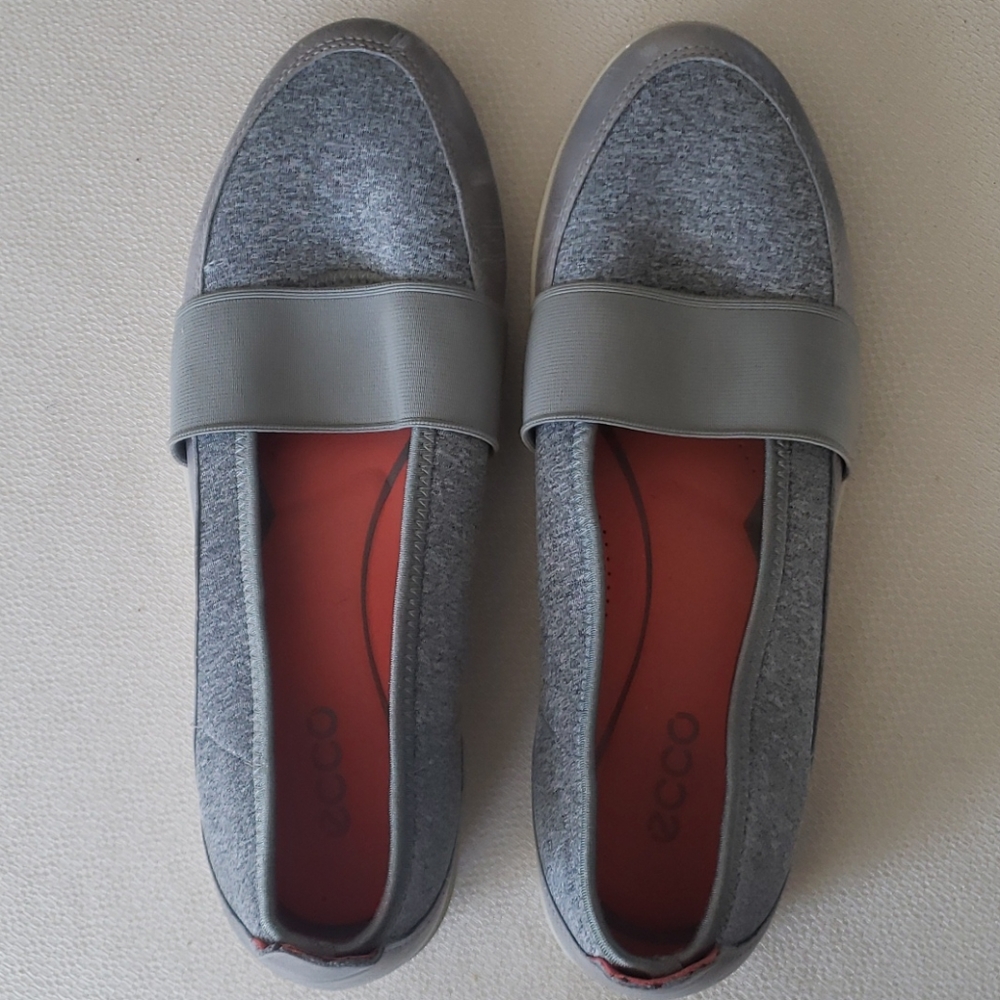 Ecco grey flats size 38 (7/7.5 US)